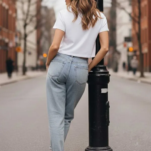 THE MOMENTUM CROP TEE