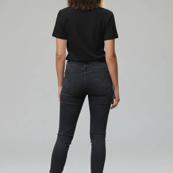 THE SIGNATURE VIBE REGULAR TEE