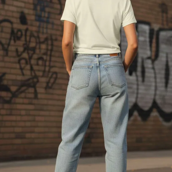 FLORA GRAPHIC PRINTED REGULAR TEE