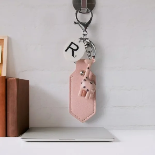Charming Giraffe Keychain – A Touch of Whimsy for Your Everyday Essentials (1 Pc)