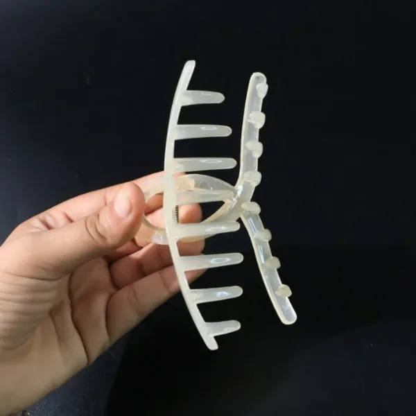 Big Plastic Hair Claw Clips Strong Clips (1 Pc / Mix Color), Hair accessories